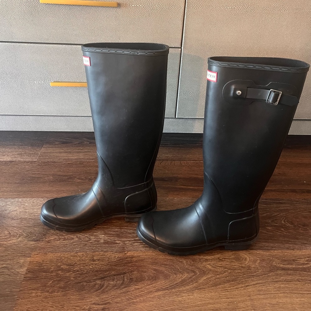 Hunter Original Tall Rain Boot in Matte Black - Picture 3 of 6
